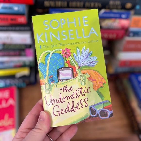 THE UNDOMESTIC GODDESS by Sophie Kinsella - Picture 1 of 1